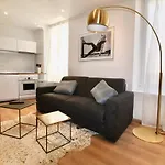Lovely Apartment Heart Of Golden Square Fiber Wifi